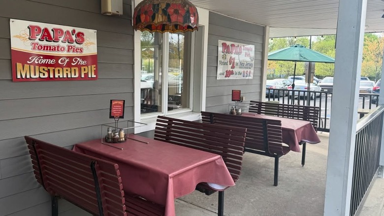 The exterior of PaPa's Tomato Pies
