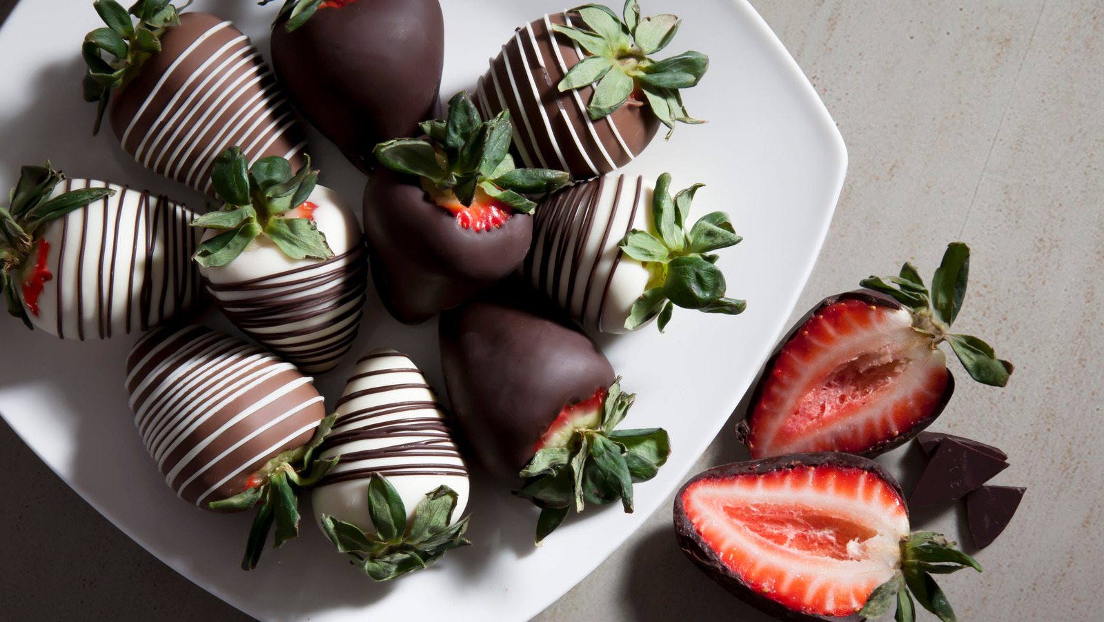 Paper Towels Are The Key To Storing Chocolate Covered Strawberries In