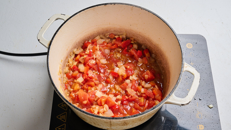 garlic and tomato in a pot