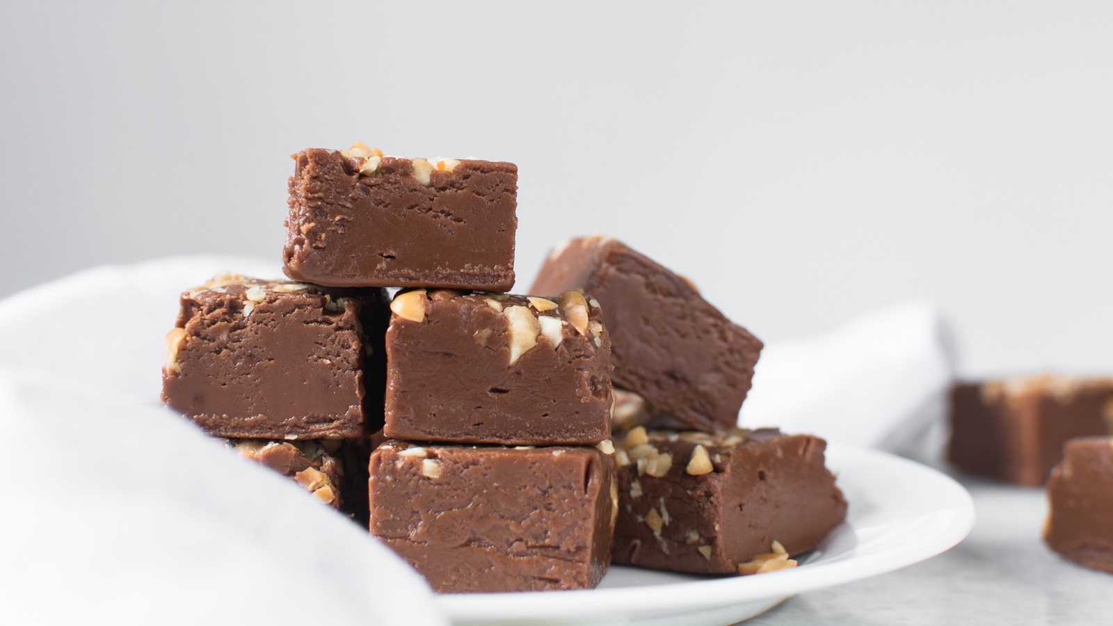 Parchment Paper Vs Wax Paper Which Is Better For Making Fudge?