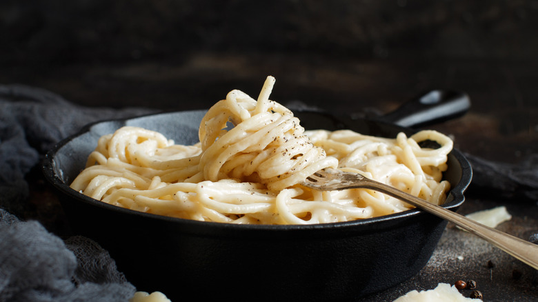 Cacio e pepe pasta in a skillet
