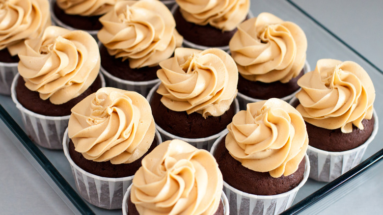 peanut butter cream cheese frosting on cupcakes