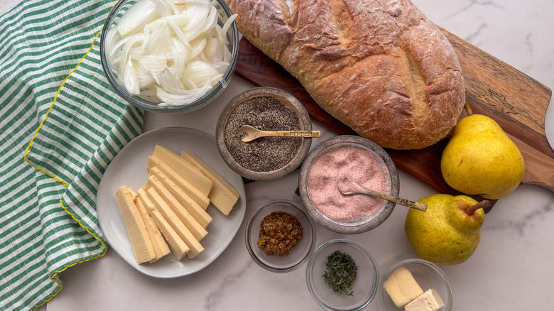 Pear and Gouda grilled cheese recipe ingredients