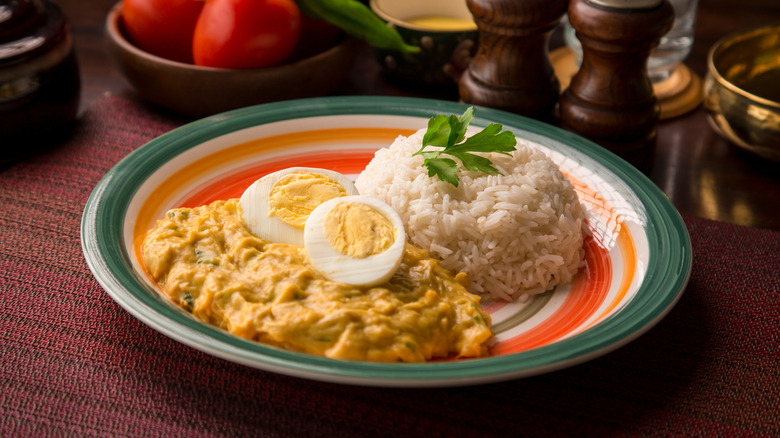 Yellow stew, egg, white rice