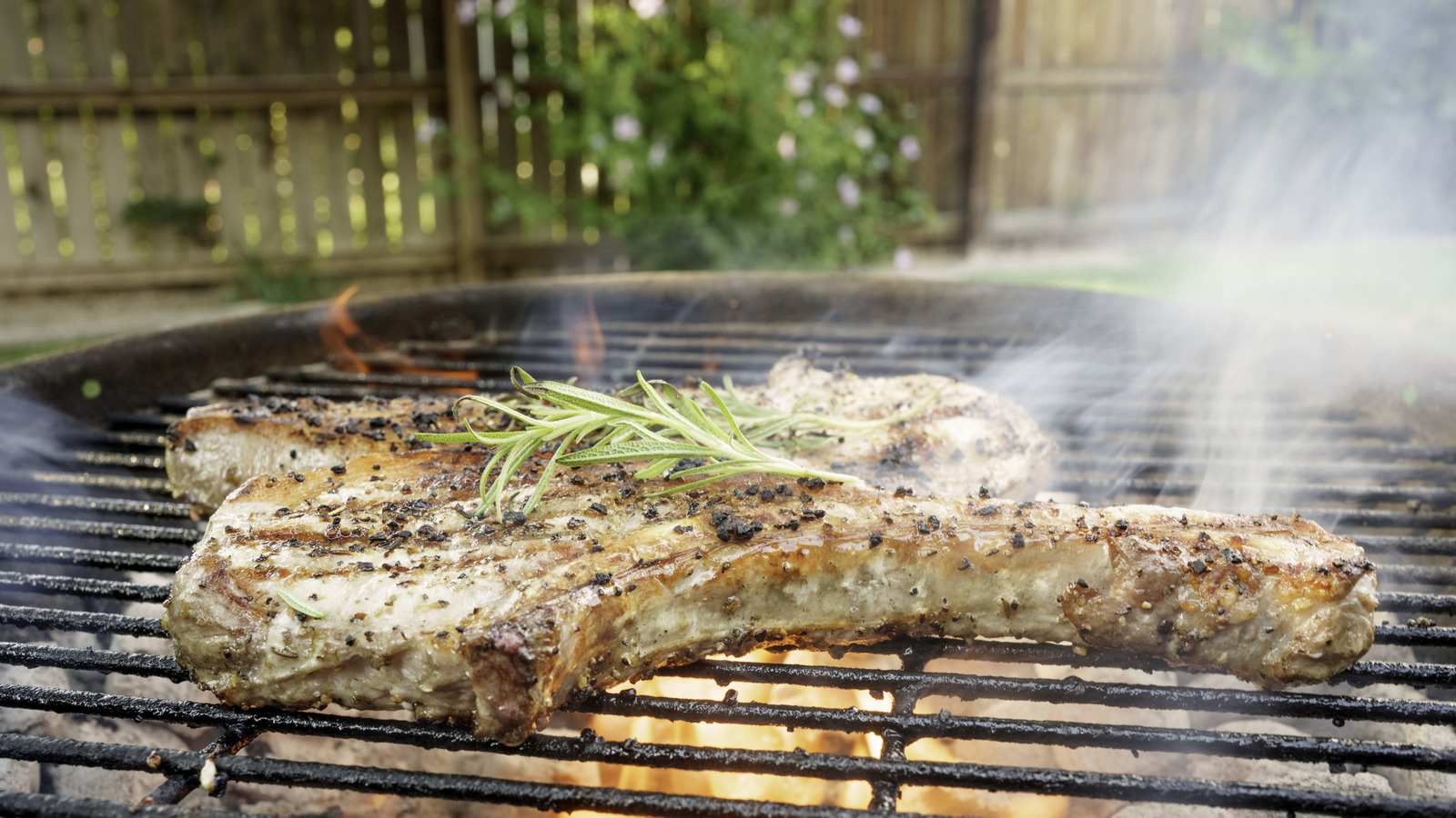 The One Picnic Grilling Mistake That Could Put Everyone At Risk