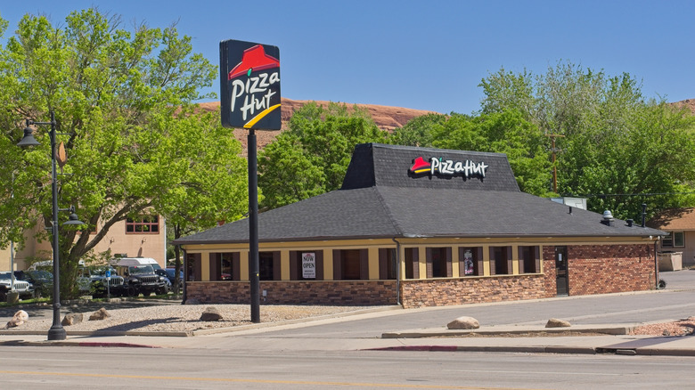 Pizza Hut restaurant on the street surrounded by trees