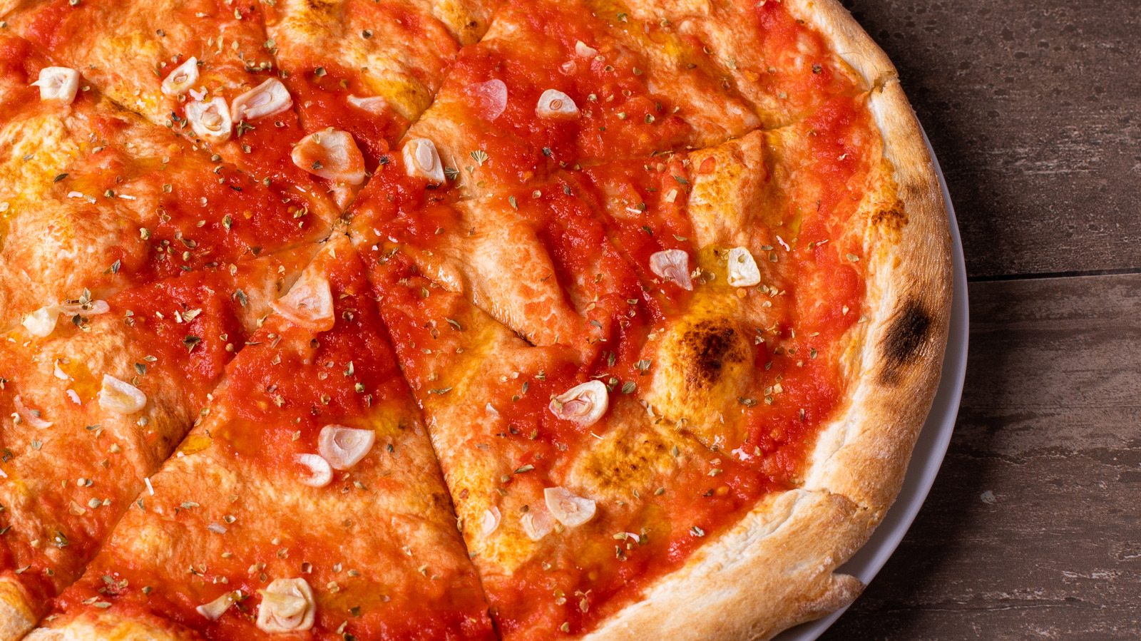 Pizza Marinara Is The Cheeseless Italian Pie That Packs Garlic Flavor