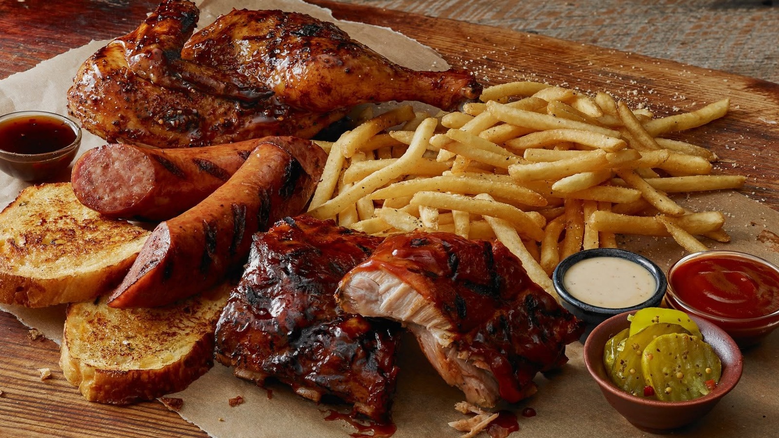 Planning To Eat Dinner Early At Logan's Roadhouse? Here's What To Know