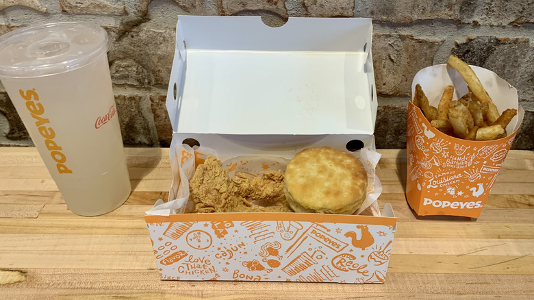 Popeyes chicken tender meal in an open container