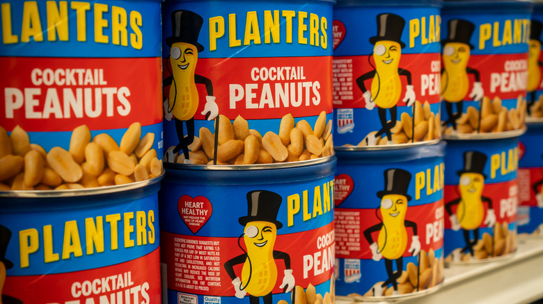 Planter's Peanuts on grocery store shelf