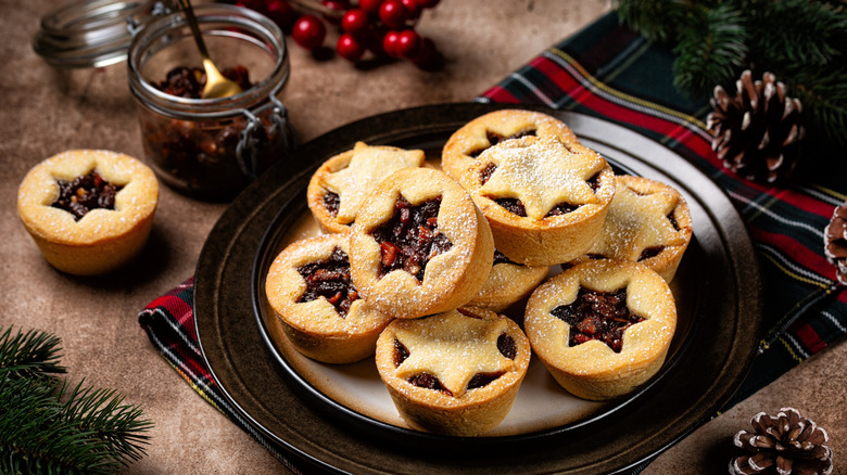 Festive mince pies with star-shaped decoration, topped with powdered sugar.