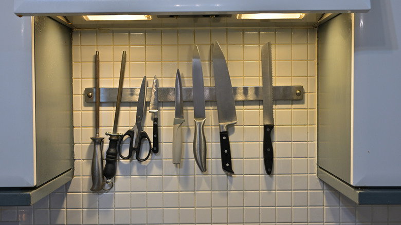 Magnetic knife strip with subway tiles