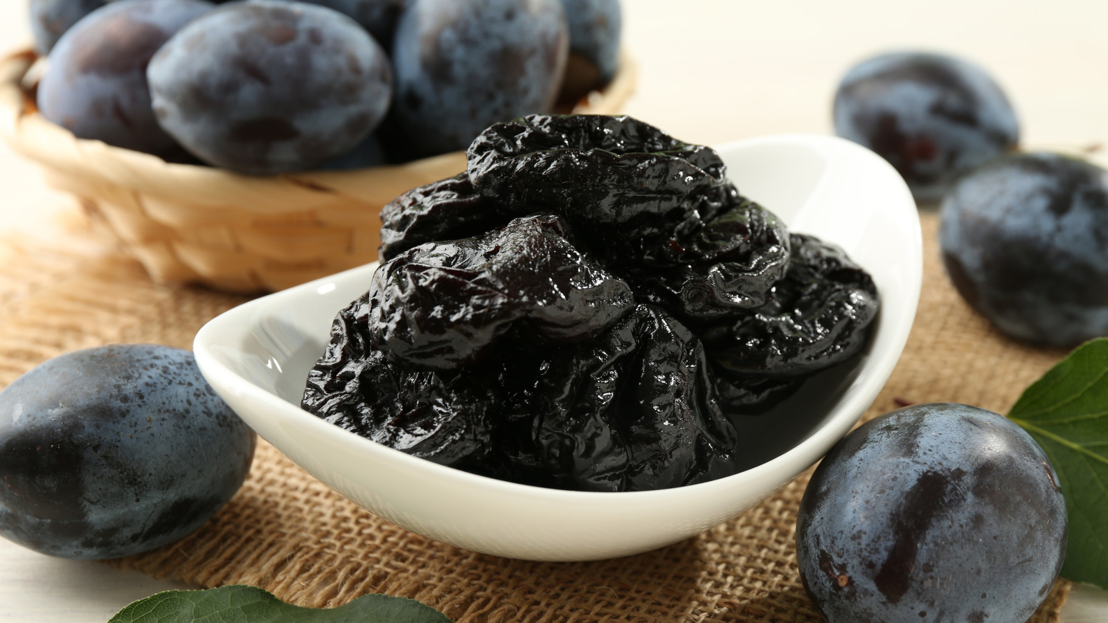 Prunes Vs Plums: One Is Dried And One Is Fresh, So Which Version Of The Fruit Has Better Nutritional Value? - Tasting Table