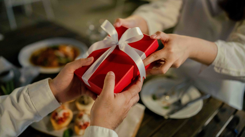 busy restaurant dining room