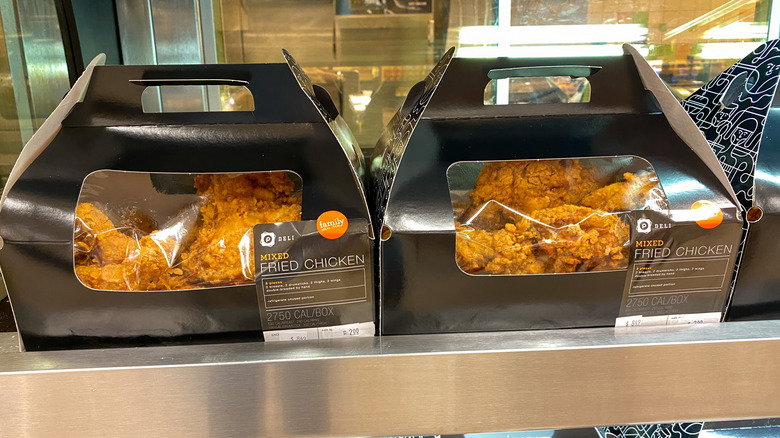 Publix fried chicken containers on warmer