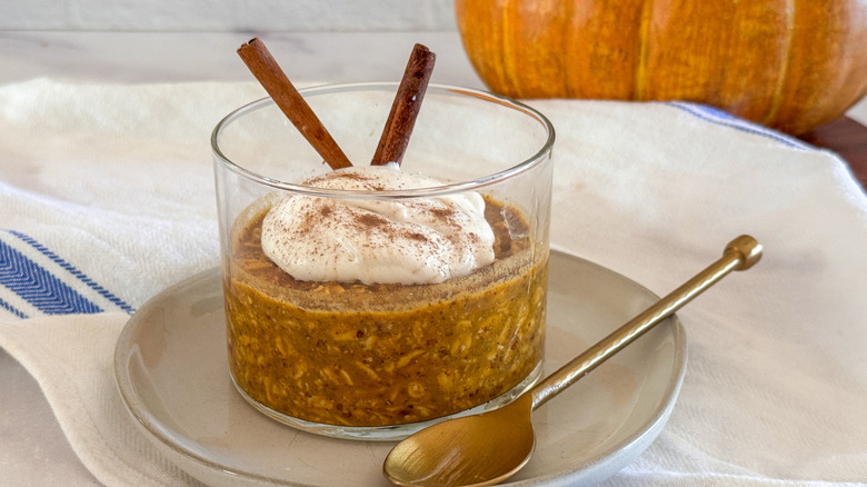 jar of oats with cinnamon
