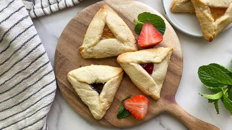 triangle cookies on round board