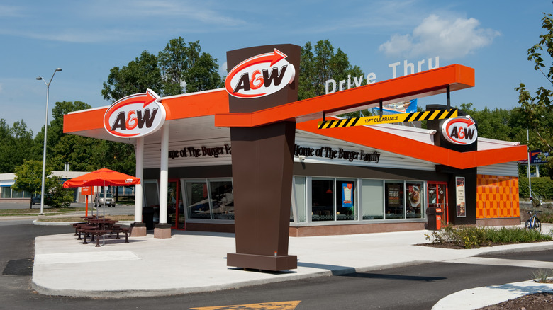 exterior photo of an A&W fast food restaurant