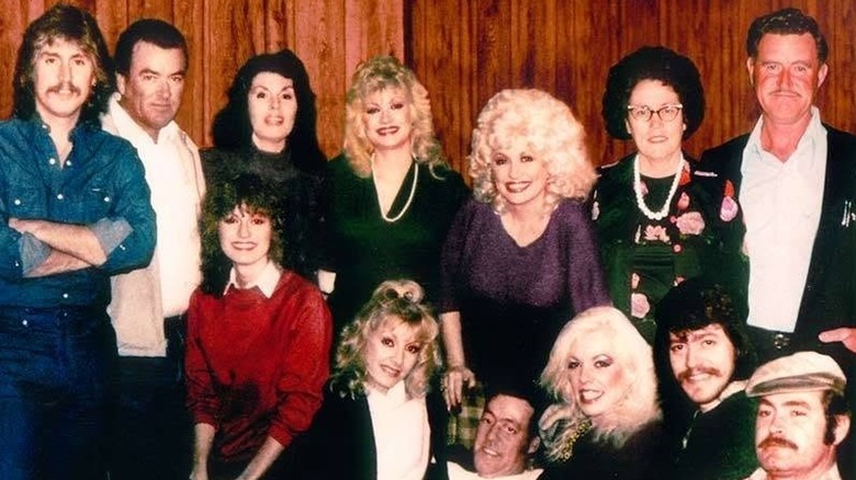 Dolly Parton with her many siblings