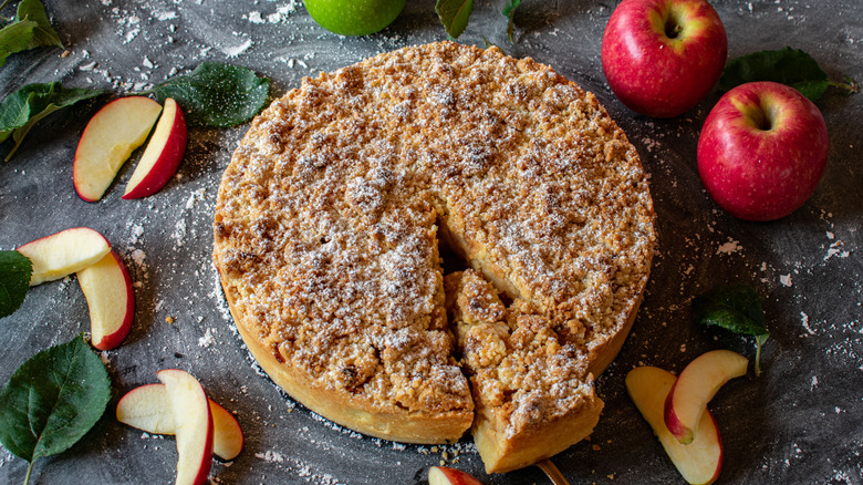 Apple cake with crumb topping