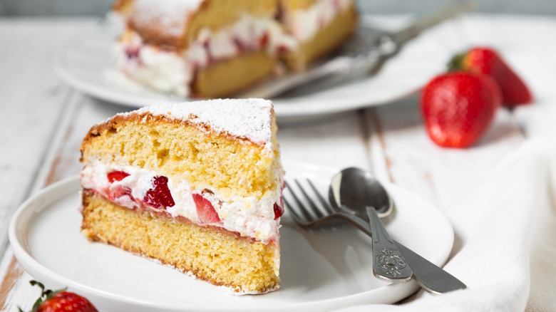 Strawberry cake with filling