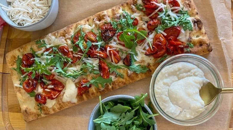 creamy white pizza sauce