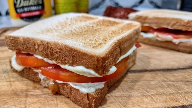 Tomato sandwich on toasted bread