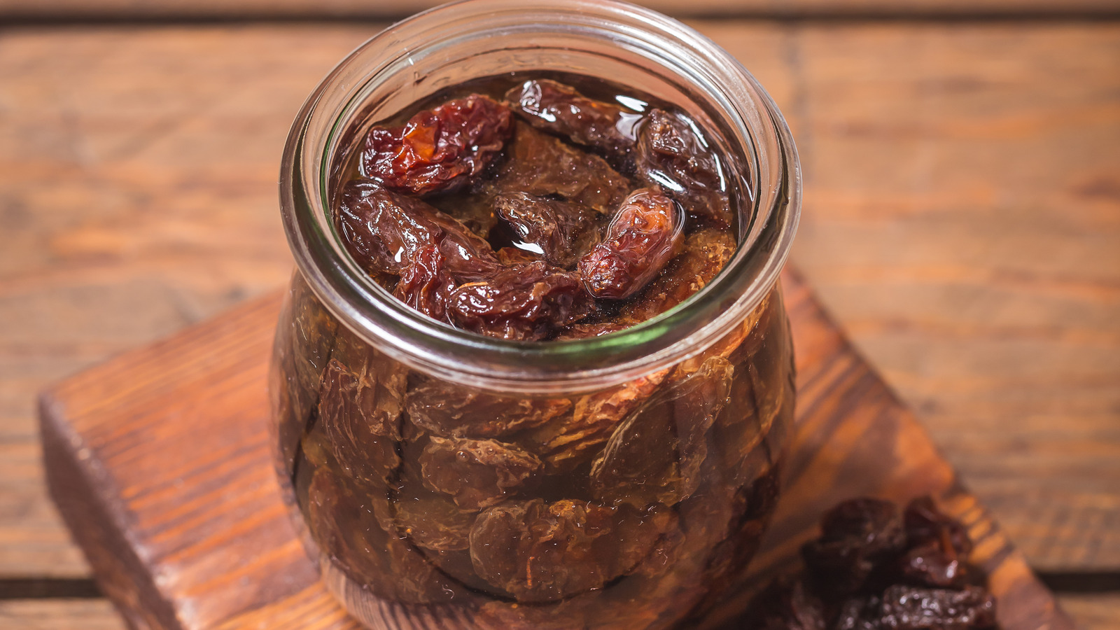 Rehydrate Raisins With A Flavorful Whiskey Soak