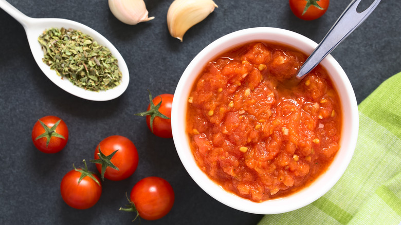 Chunky tomato sauce and ingredients 