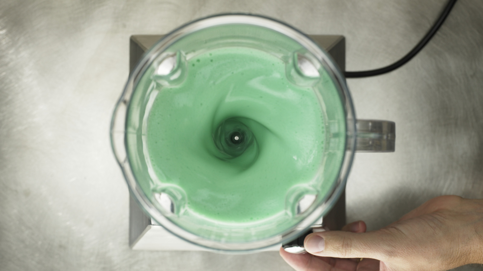 Remove Odors From Your Blender Using Limes And Water