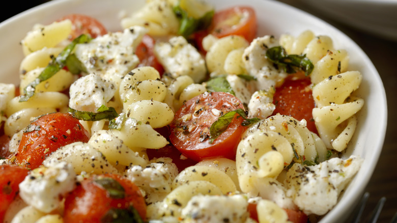 pasta salad with feta and tomatoes