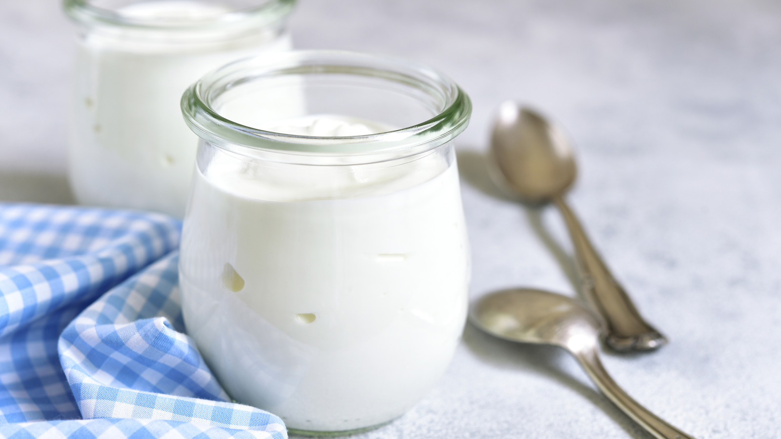 Repurpose Glass Yogurt Jars For An Easy DIY Centerpiece With Just Paint Or Ribbons