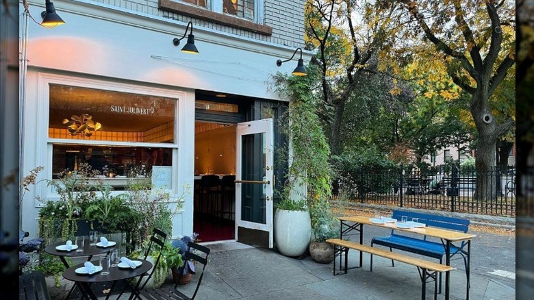 Saint Julivert's outdoor seating area
