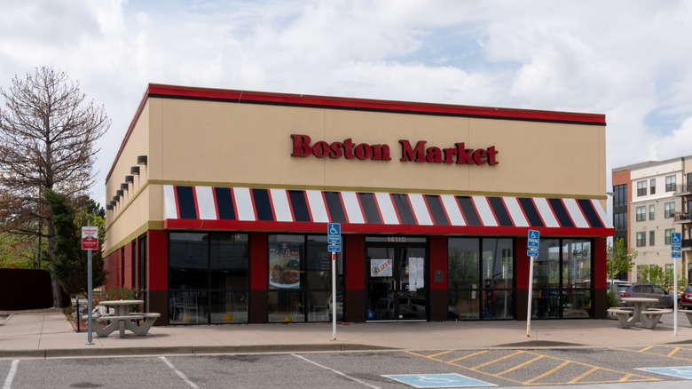 Boston Market restaurant building