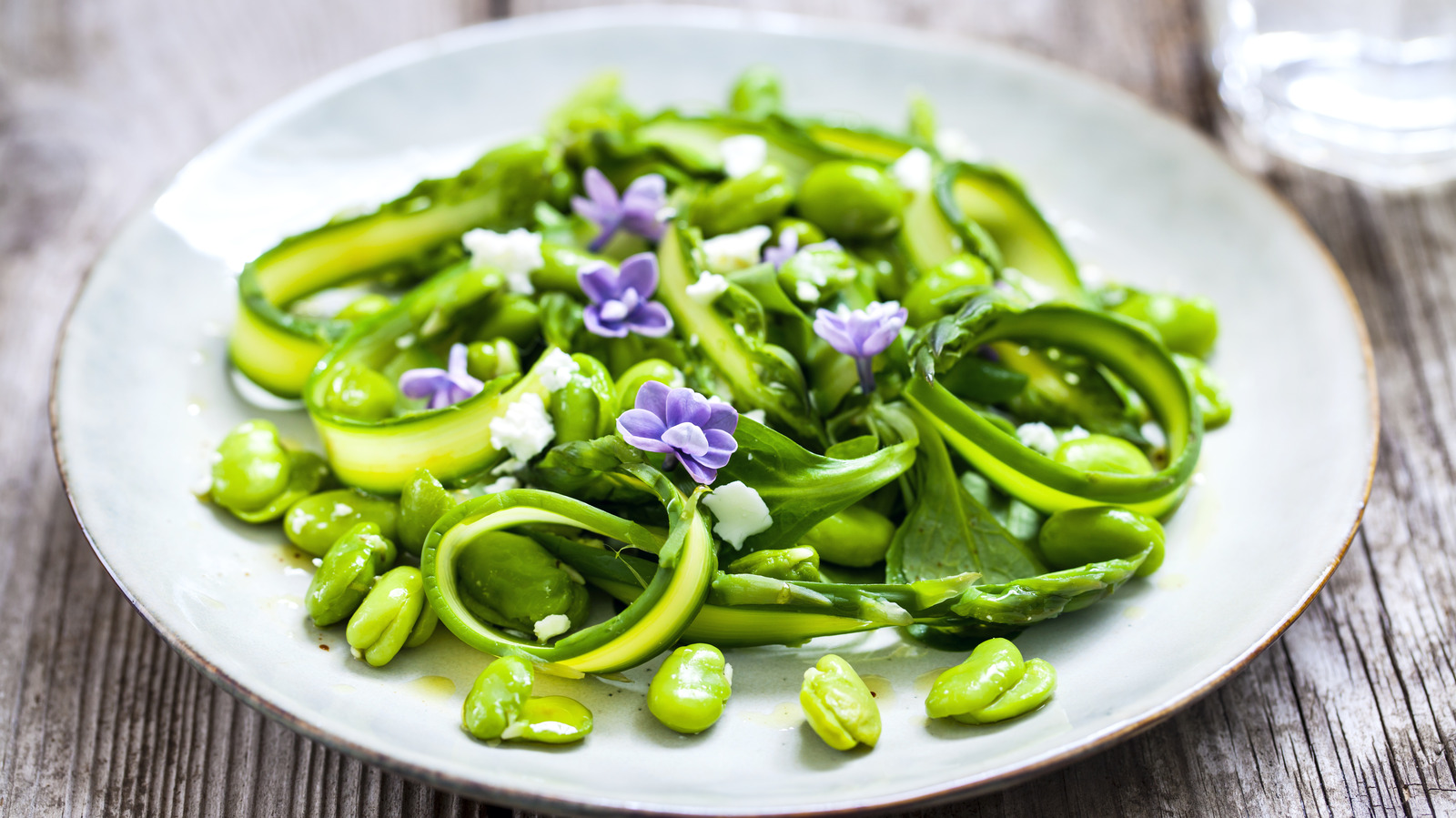 Rethink The Way You Eat Asparagus With A Ribboning Technique