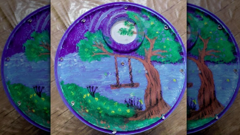 painted plastic bucket lid