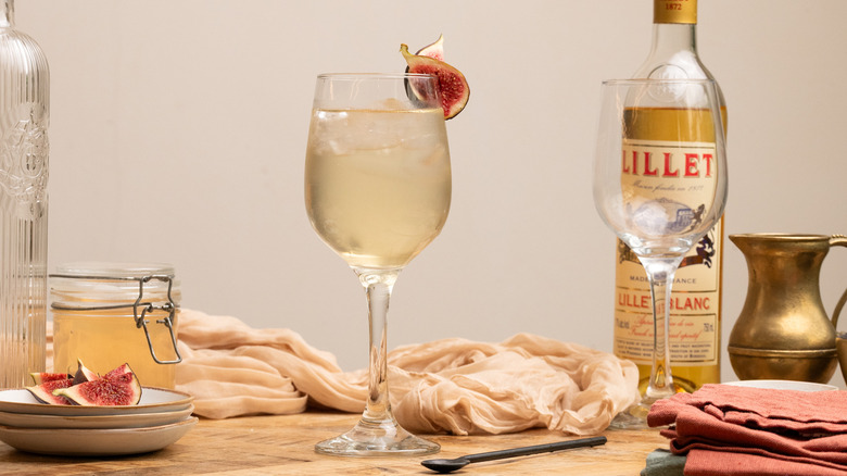 fall white wine spritzer