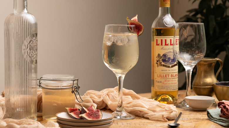 fall white wine spritzer