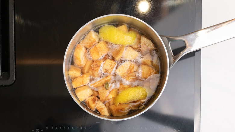quince syrup simmering in pan