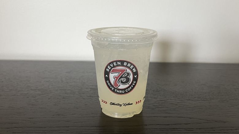 7 Brew Lemon Drop 7 Fizz Soda in to-go cup.