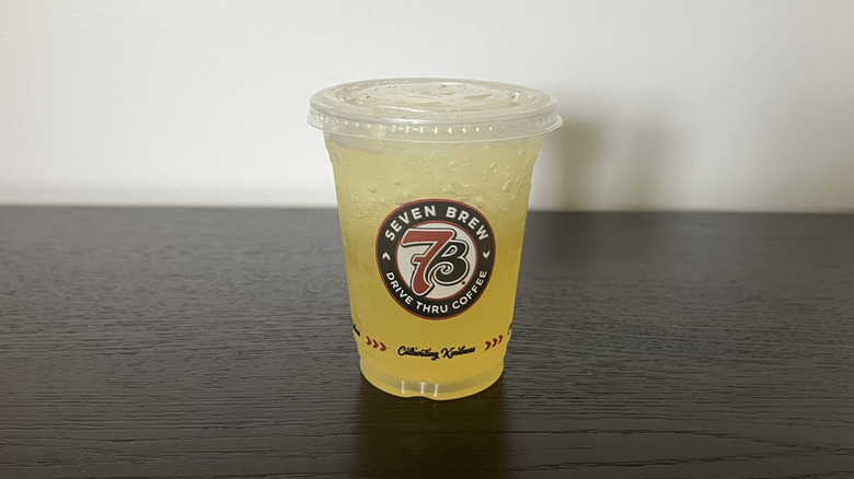 7 Brew Tropic Thunder Lemonade Frozen Chiller drink in to-go cup.