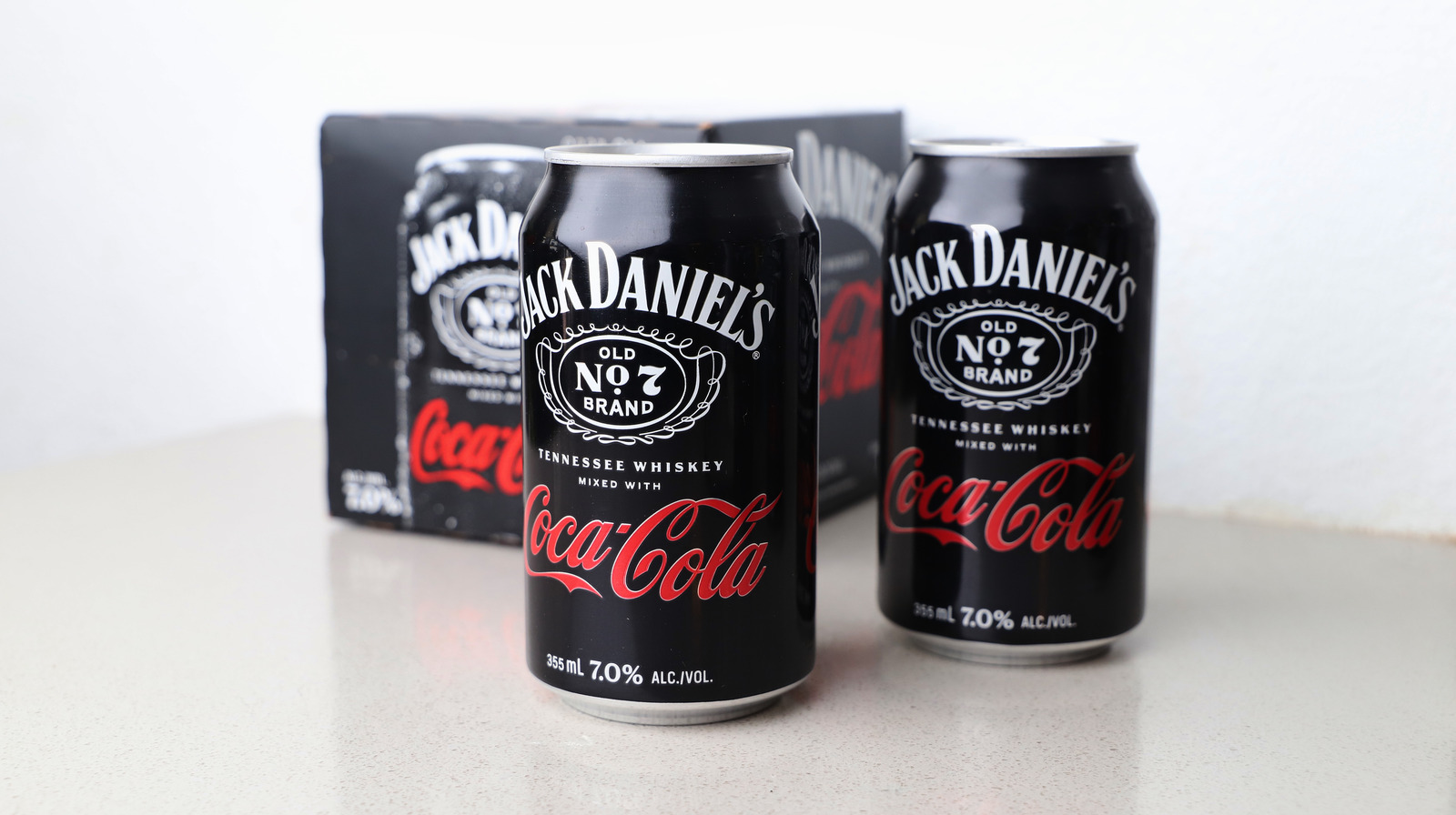 Jack can well. Jack & Coke. Джек Дэниэлс и Кока кола Грузовики. Кока кола с Джек Дэниэлс в банках купить.