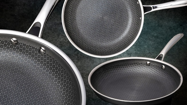https://www.tastingtable.com/img/gallery/review-hexclad-pans-dont-come-cheap-but-theyre-well-worth-it/intro-1685129227.jpg