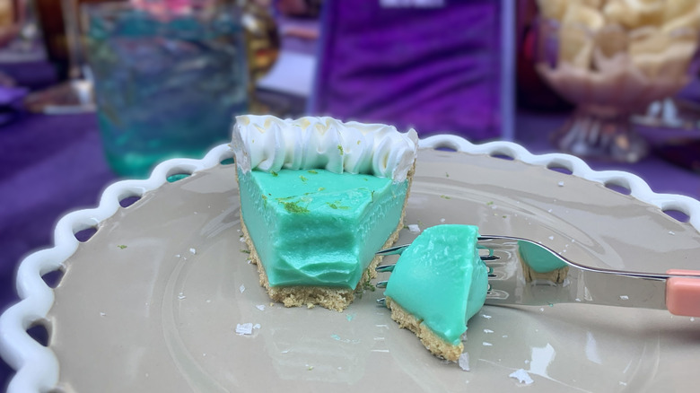 Taking a bite out of Taco Bell's Mountain Dew Baja Blast Pie