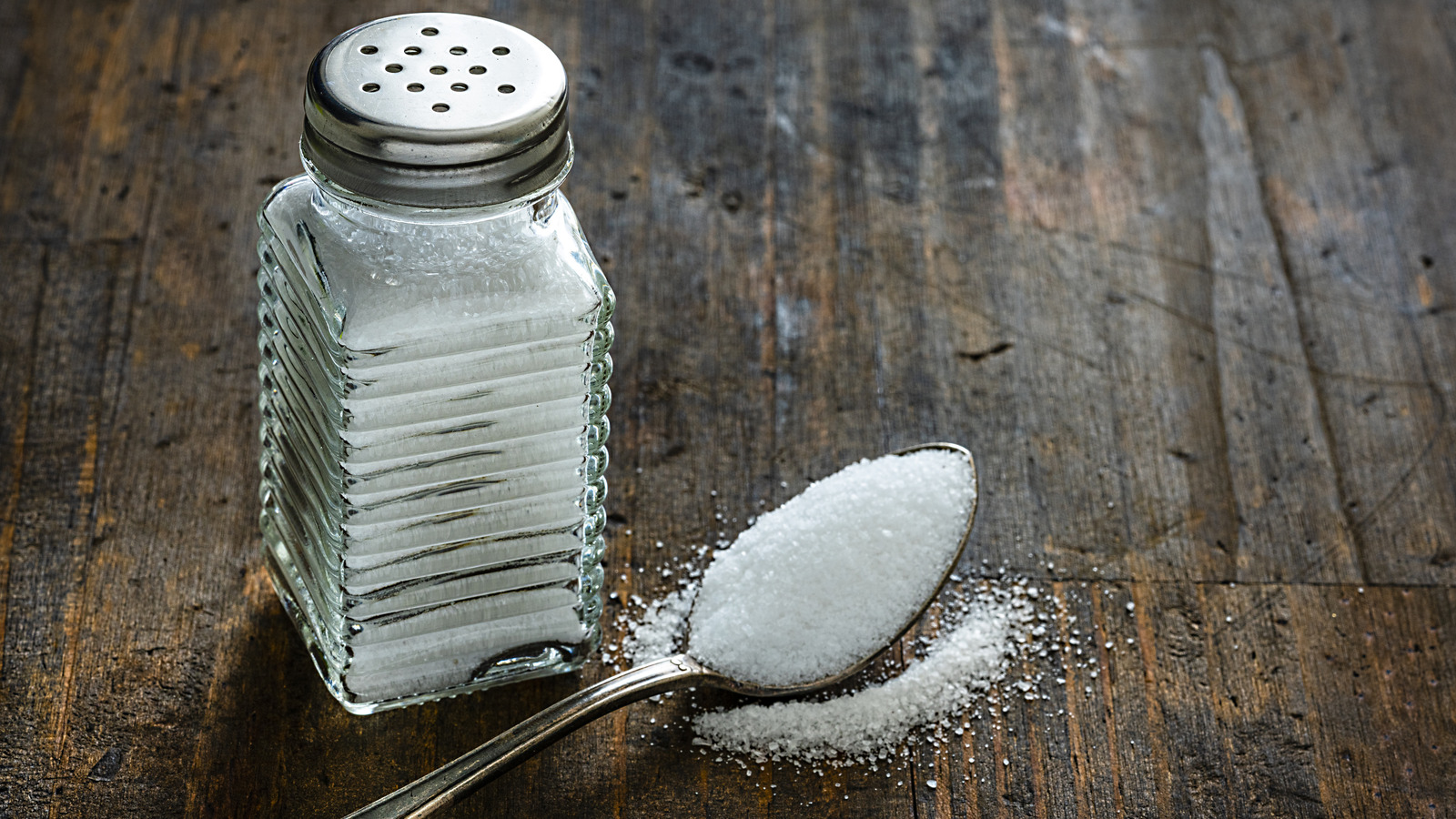 Rice Is The Key To Prevent Salt From Clumping