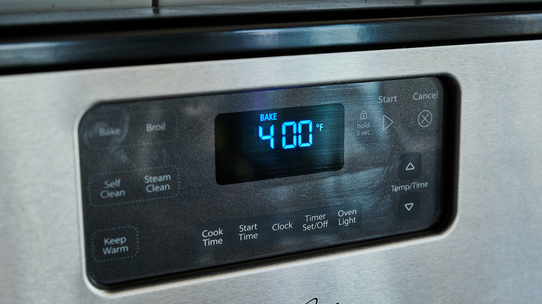 Oven temperature screen reading 400 F