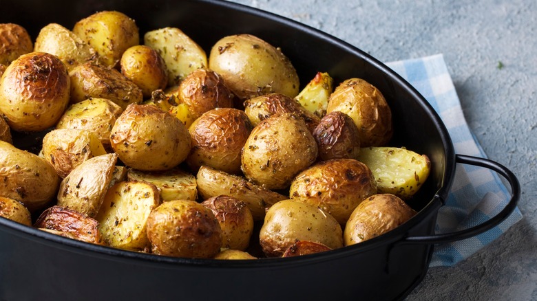 Buttery roasted potatoes 