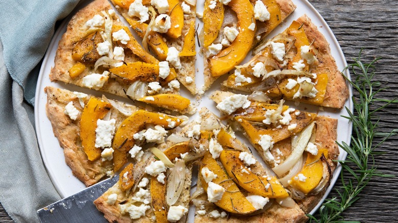 A roasted butternut squash pizza from above