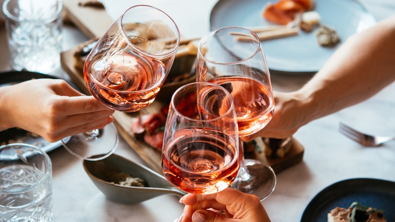 wine glasses with rosé