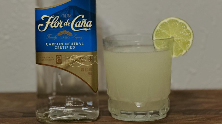 Flor de Caña Extra Seco beside a daiquiri